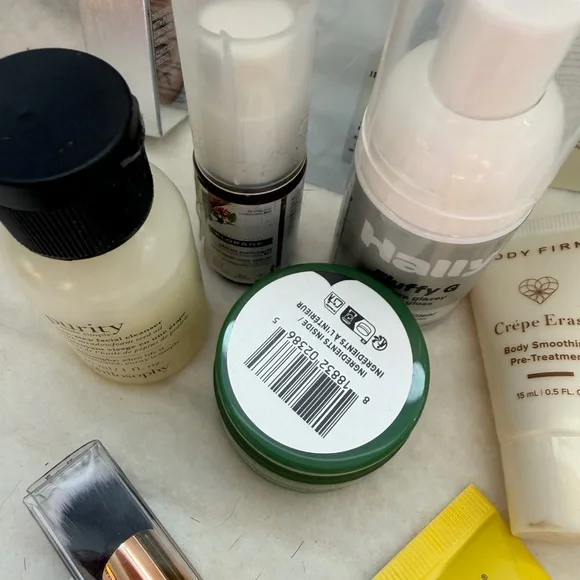 Elegant Ulta Purple Velvet Makeup Bag with 21 New Products - Picture 9 of 16